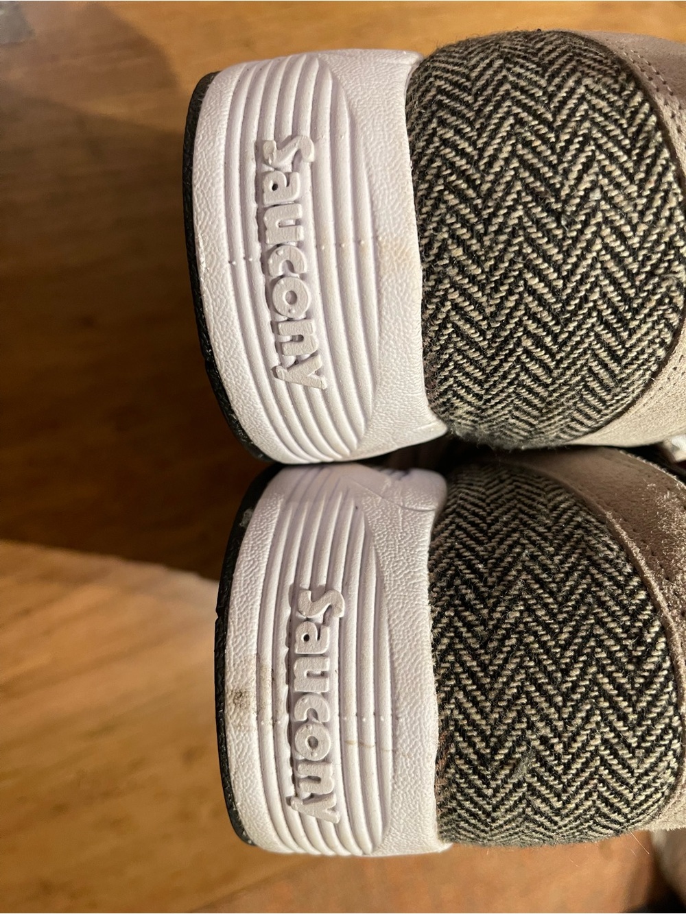 Saucony Men’s GRID 8000 Herringbone Black and Gray Sneakers - Picture 7 of 9